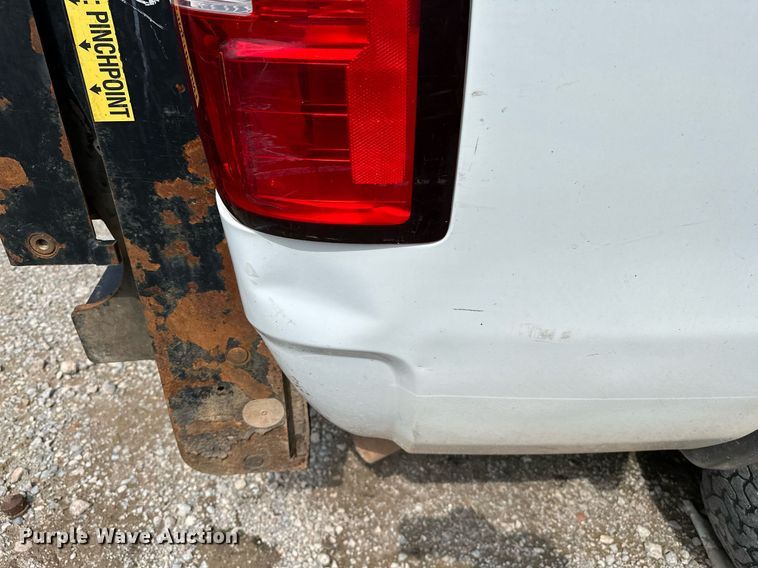 image for item NQ9314 2017 GMC Sierra 2500HD  pickup truck