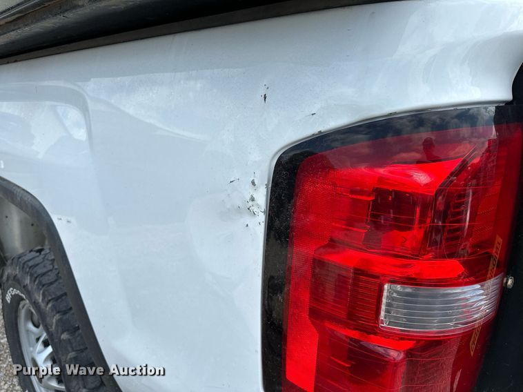 image for item NQ9314 2017 GMC Sierra 2500HD  pickup truck