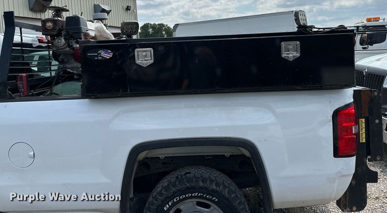 image for item NQ9314 2017 GMC Sierra 2500HD  pickup truck