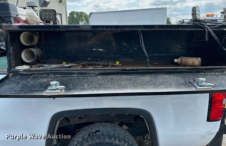 image for item NQ9314 2017 GMC Sierra 2500HD  pickup truck