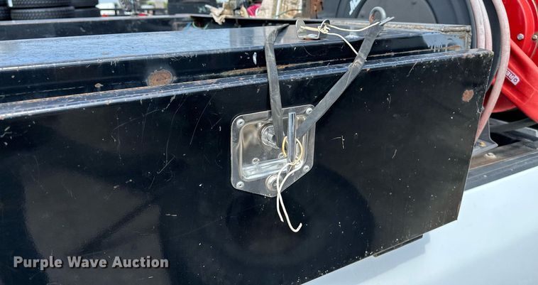 image for item NQ9314 2017 GMC Sierra 2500HD  pickup truck