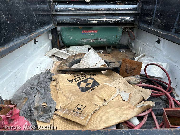 image for item NQ9314 2017 GMC Sierra 2500HD  pickup truck