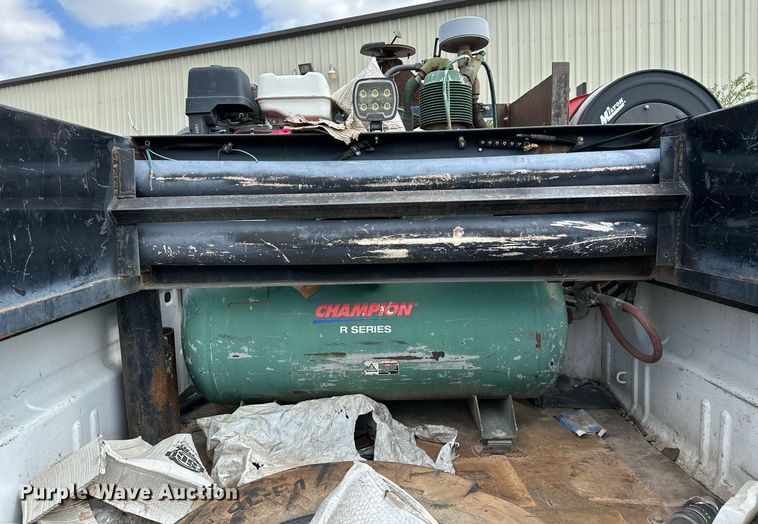 image for item NQ9314 2017 GMC Sierra 2500HD  pickup truck