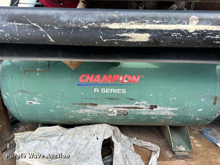 image for item NQ9314 2017 GMC Sierra 2500HD  pickup truck