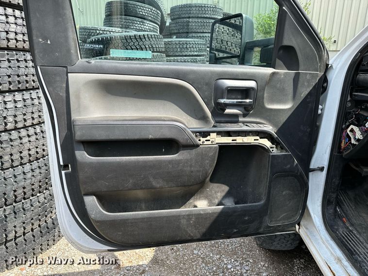 image for item NQ9314 2017 GMC Sierra 2500HD  pickup truck