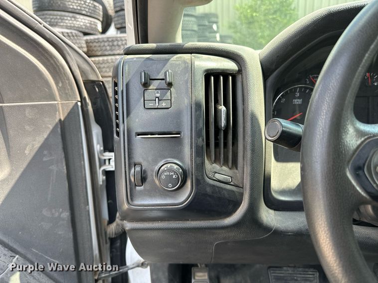 image for item NQ9314 2017 GMC Sierra 2500HD  pickup truck