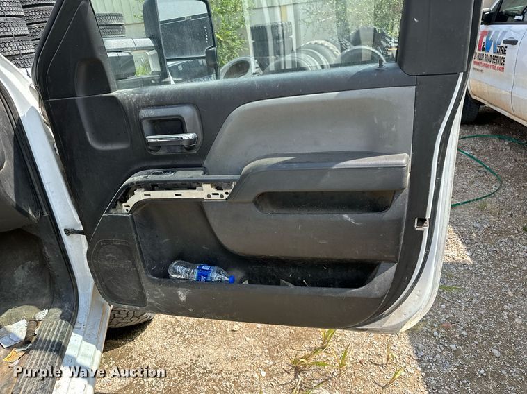 image for item NQ9314 2017 GMC Sierra 2500HD  pickup truck