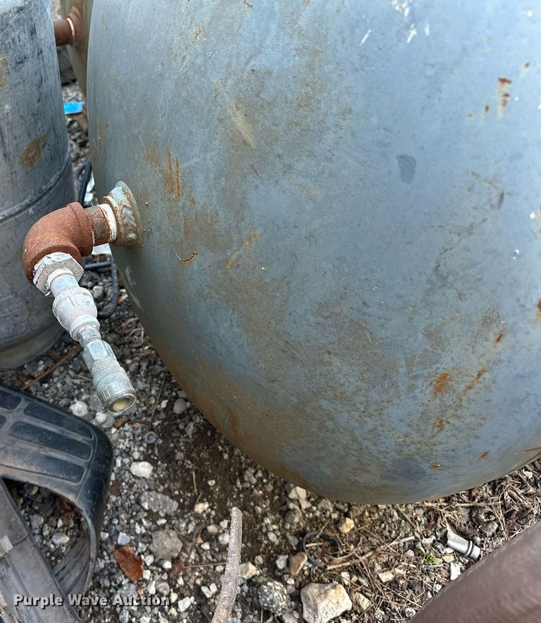 image for item NQ9329 (2) air compressors