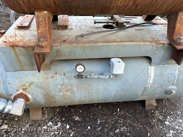 image for item NQ9329 (2) air compressors