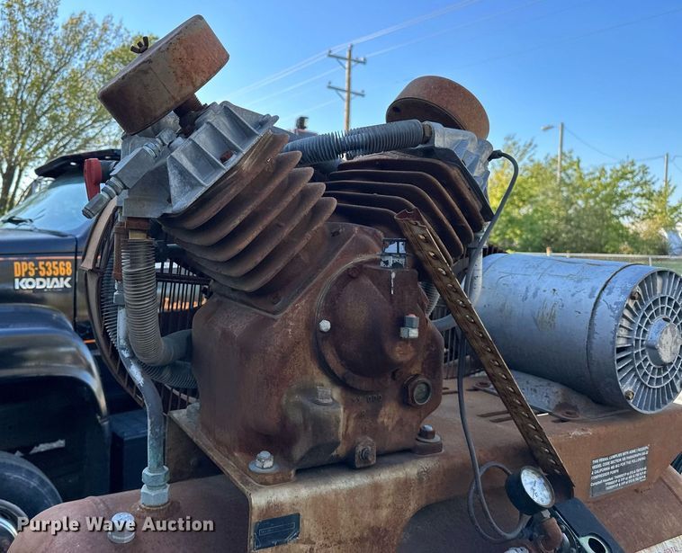 image for item NQ9329 (2) air compressors