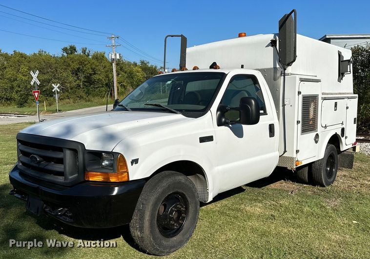 image for item NQ9331 2000 Ford F350 Super Duty  utility bed pickup truck