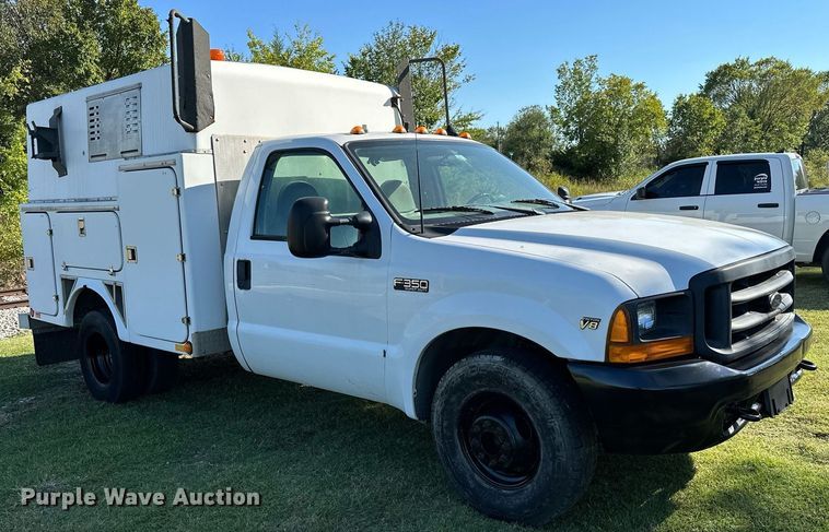 image for item NQ9331 2000 Ford F350 Super Duty  utility bed pickup truck