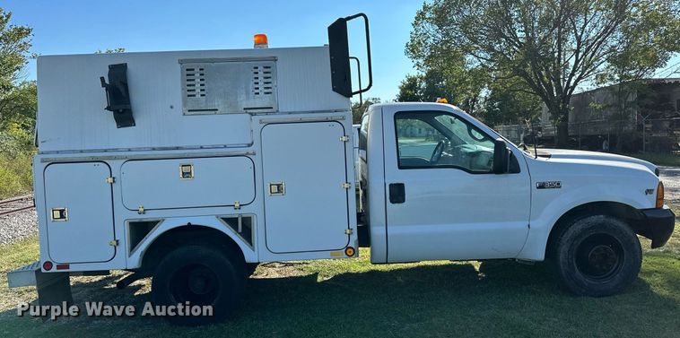 image for item NQ9331 2000 Ford F350 Super Duty  utility bed pickup truck