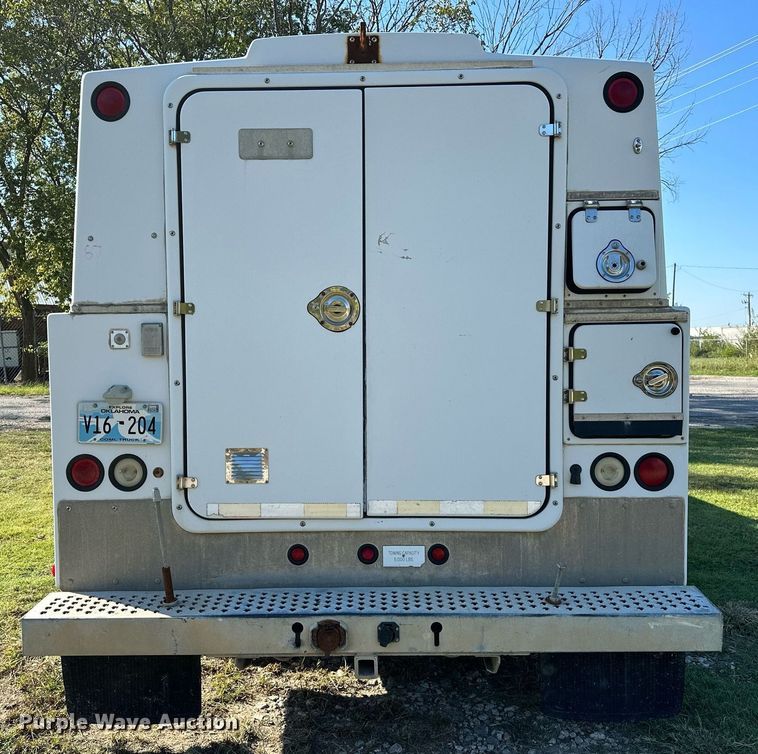 image for item NQ9331 2000 Ford F350 Super Duty  utility bed pickup truck