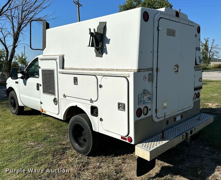 image for item NQ9331 2000 Ford F350 Super Duty  utility bed pickup truck