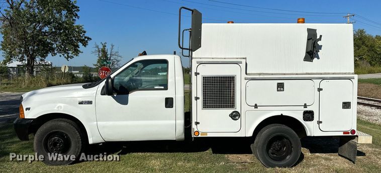 image for item NQ9331 2000 Ford F350 Super Duty  utility bed pickup truck