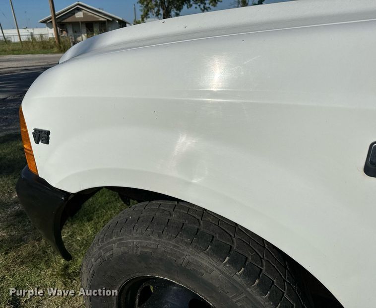 image for item NQ9331 2000 Ford F350 Super Duty  utility bed pickup truck