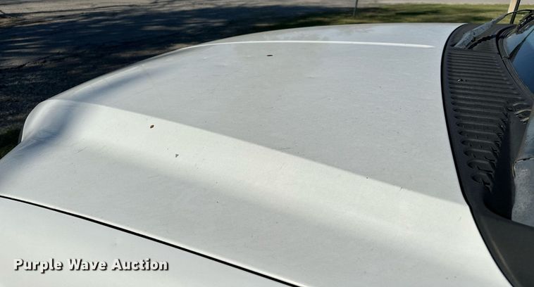 image for item NQ9331 2000 Ford F350 Super Duty  utility bed pickup truck