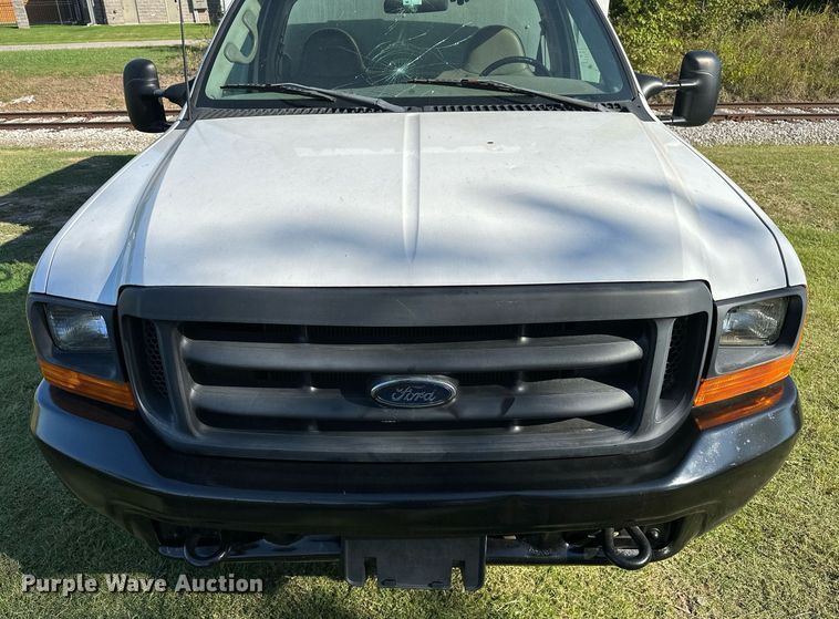 image for item NQ9331 2000 Ford F350 Super Duty  utility bed pickup truck