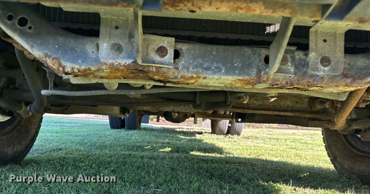 image for item NQ9331 2000 Ford F350 Super Duty  utility bed pickup truck