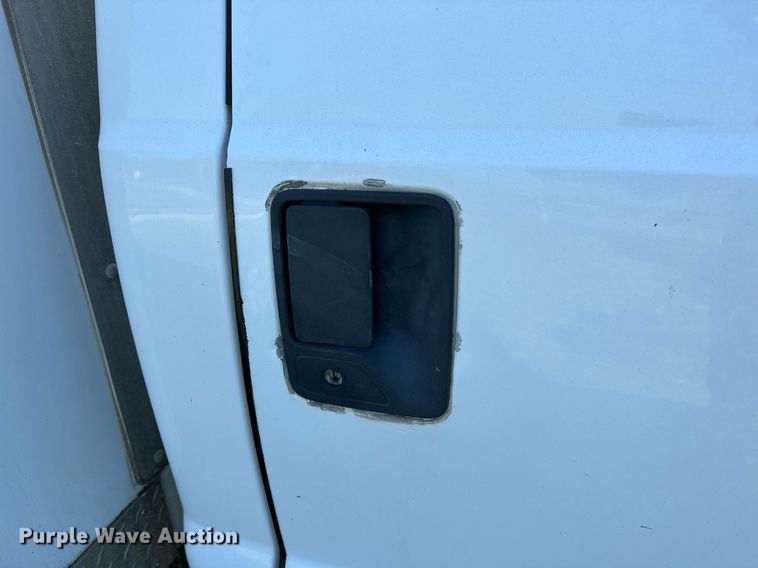 image for item NQ9331 2000 Ford F350 Super Duty  utility bed pickup truck