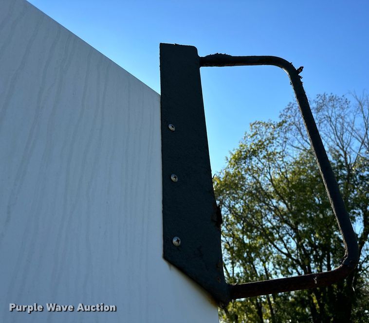 image for item NQ9331 2000 Ford F350 Super Duty  utility bed pickup truck