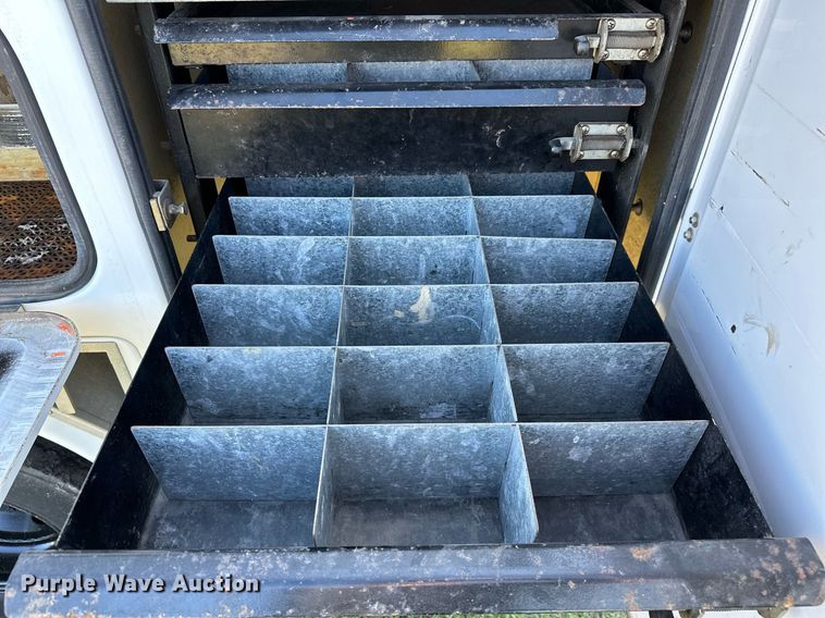 image for item NQ9331 2000 Ford F350 Super Duty  utility bed pickup truck