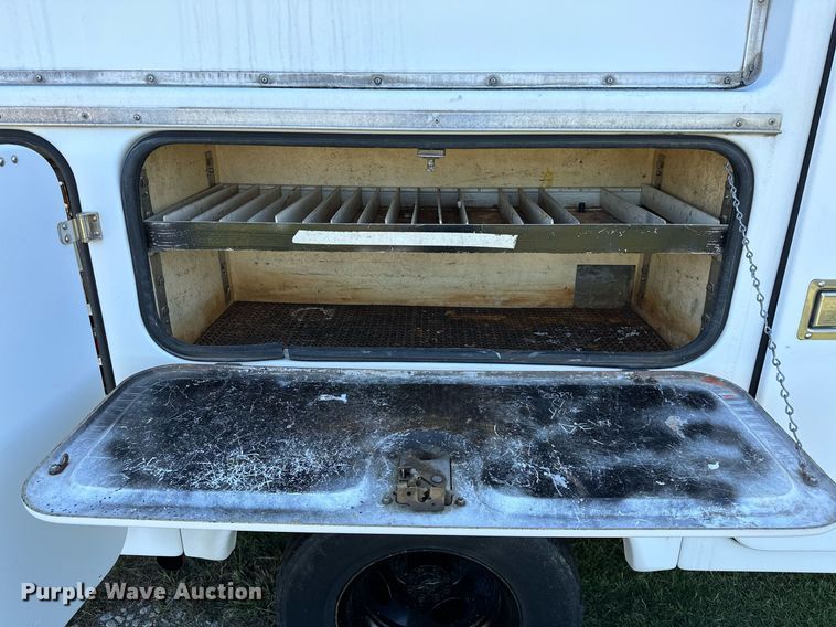 image for item NQ9331 2000 Ford F350 Super Duty  utility bed pickup truck