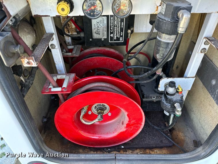 image for item NQ9331 2000 Ford F350 Super Duty  utility bed pickup truck