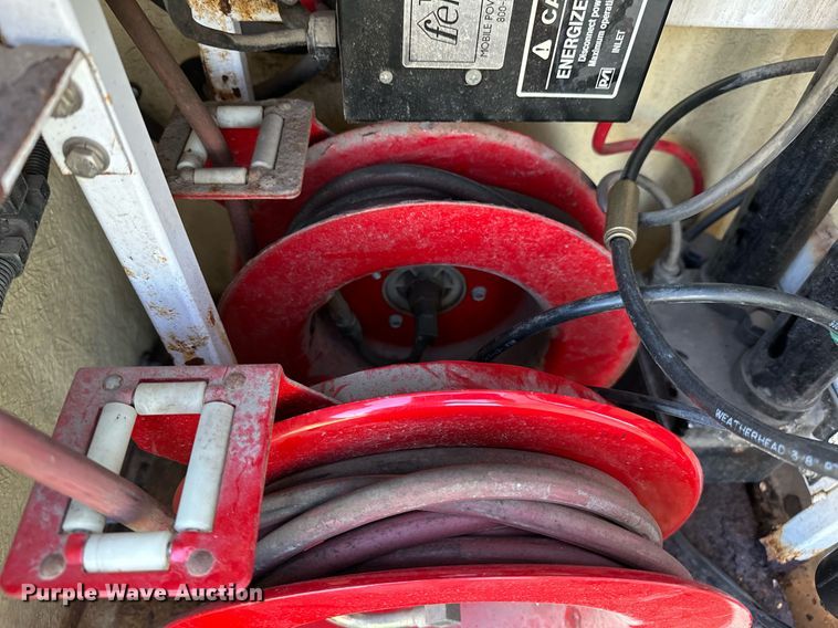 image for item NQ9331 2000 Ford F350 Super Duty  utility bed pickup truck