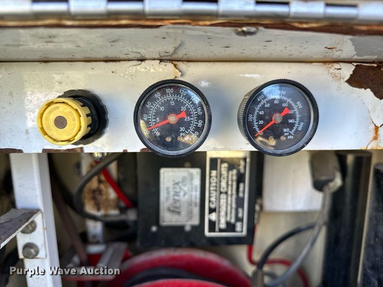 image for item NQ9331 2000 Ford F350 Super Duty  utility bed pickup truck