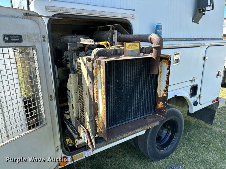 image for item NQ9331 2000 Ford F350 Super Duty  utility bed pickup truck