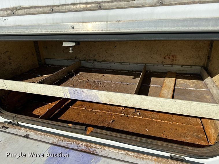 image for item NQ9331 2000 Ford F350 Super Duty  utility bed pickup truck