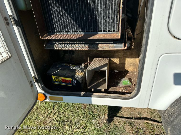 image for item NQ9331 2000 Ford F350 Super Duty  utility bed pickup truck