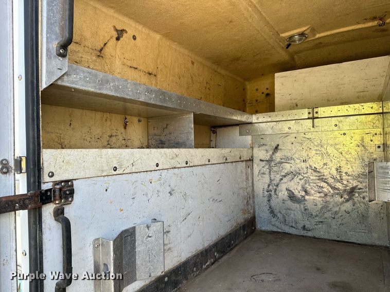 image for item NQ9331 2000 Ford F350 Super Duty  utility bed pickup truck