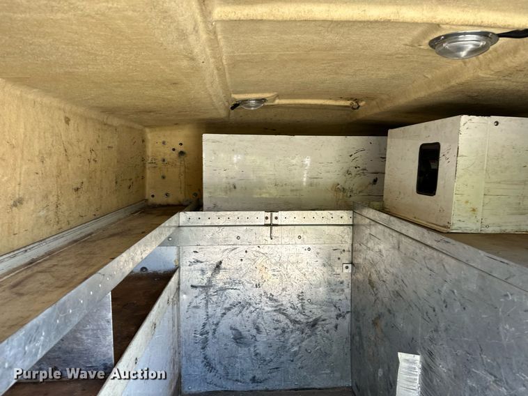 image for item NQ9331 2000 Ford F350 Super Duty  utility bed pickup truck