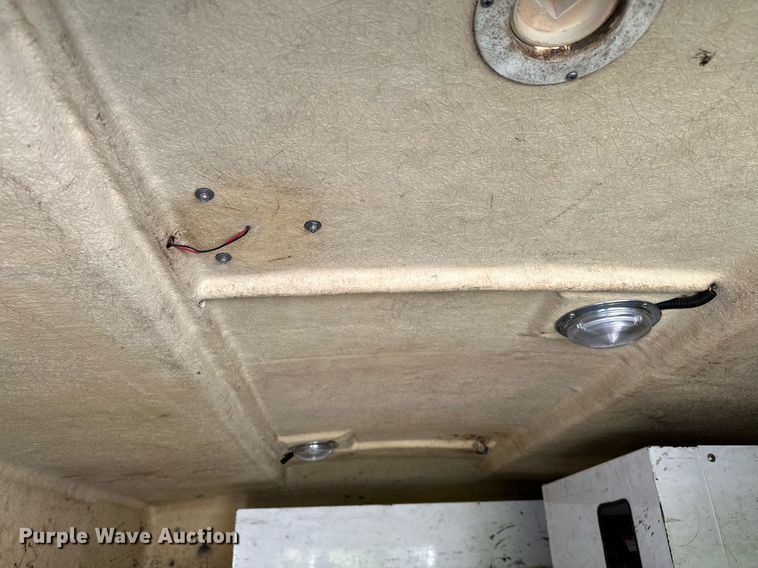 image for item NQ9331 2000 Ford F350 Super Duty  utility bed pickup truck