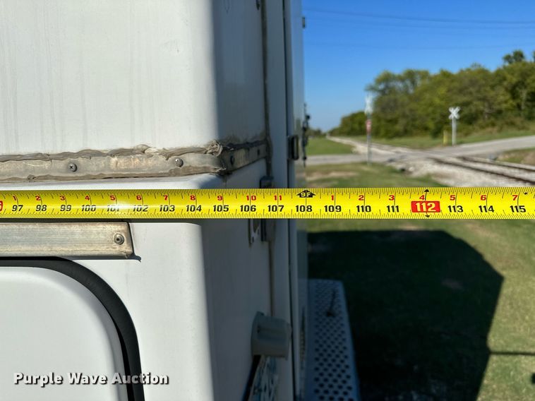 image for item NQ9331 2000 Ford F350 Super Duty  utility bed pickup truck