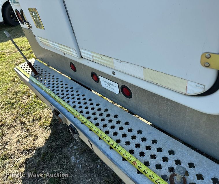 image for item NQ9331 2000 Ford F350 Super Duty  utility bed pickup truck