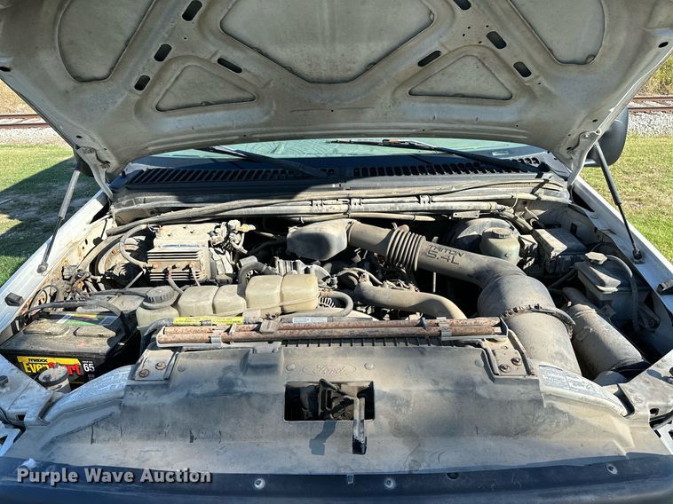 image for item NQ9331 2000 Ford F350 Super Duty  utility bed pickup truck