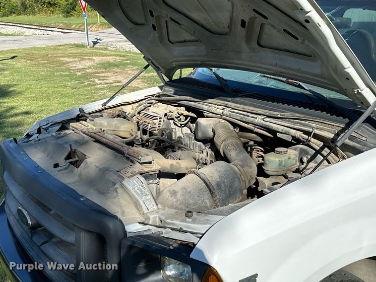 image for item NQ9331 2000 Ford F350 Super Duty  utility bed pickup truck