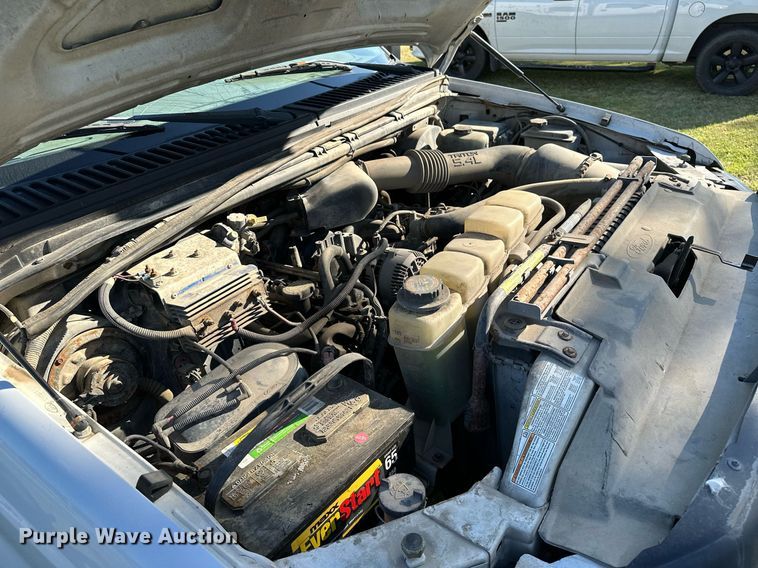 image for item NQ9331 2000 Ford F350 Super Duty  utility bed pickup truck