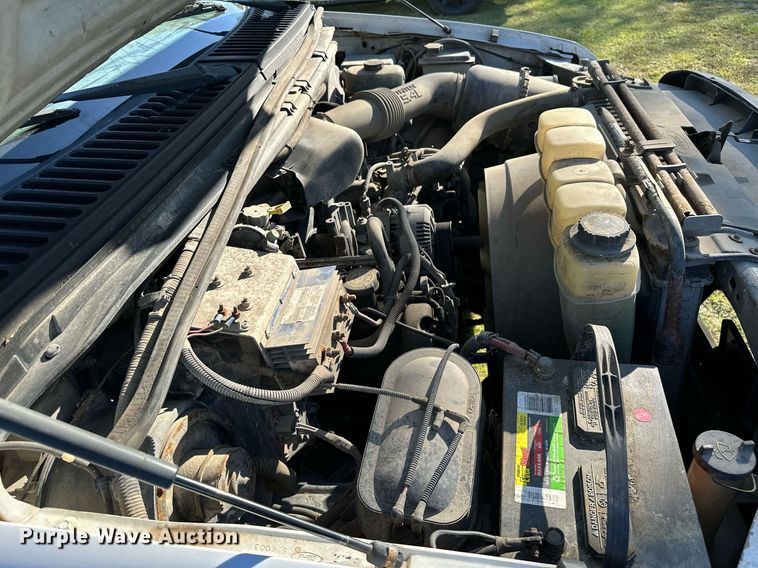 image for item NQ9331 2000 Ford F350 Super Duty  utility bed pickup truck