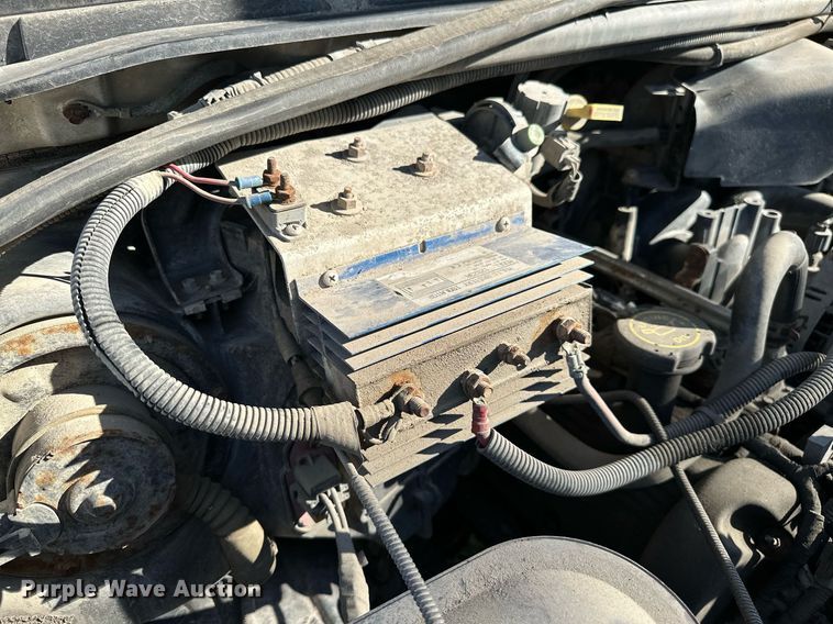 image for item NQ9331 2000 Ford F350 Super Duty  utility bed pickup truck