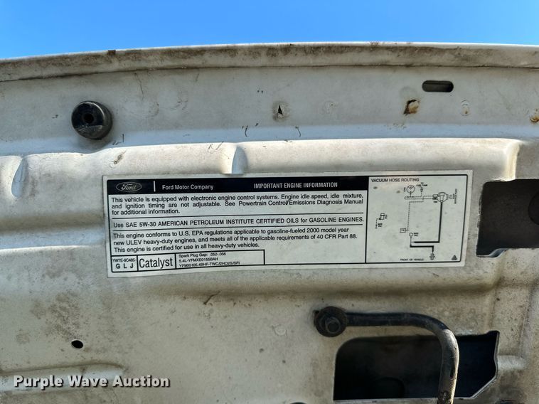 image for item NQ9331 2000 Ford F350 Super Duty  utility bed pickup truck