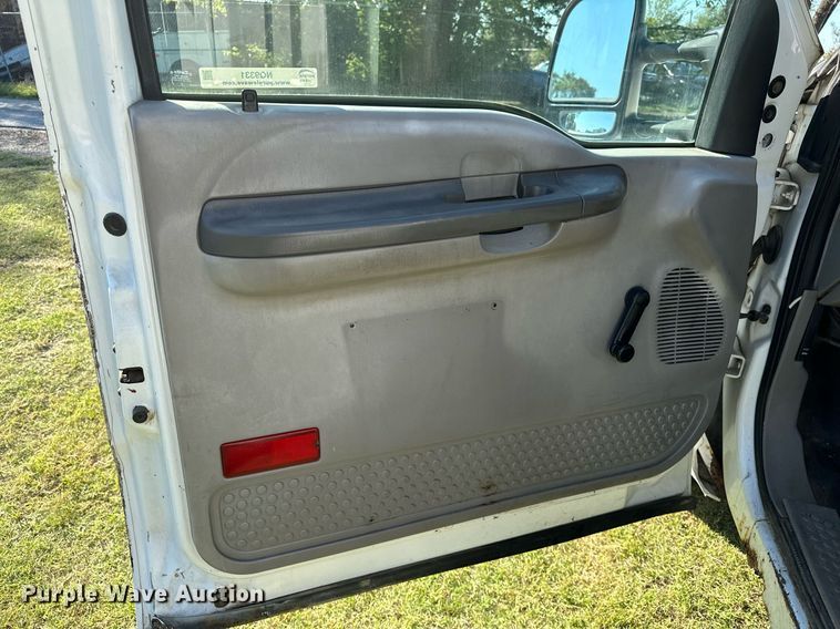 image for item NQ9331 2000 Ford F350 Super Duty  utility bed pickup truck