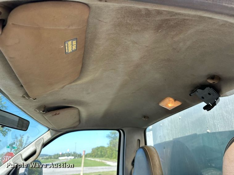 image for item NQ9331 2000 Ford F350 Super Duty  utility bed pickup truck