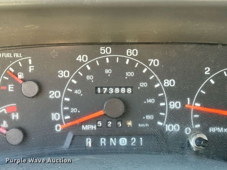 image for item NQ9331 2000 Ford F350 Super Duty  utility bed pickup truck