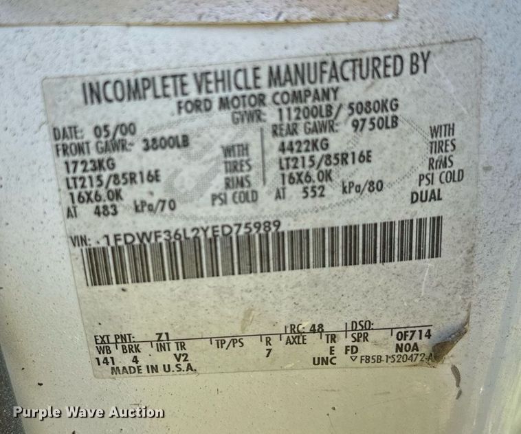 image for item NQ9331 2000 Ford F350 Super Duty  utility bed pickup truck