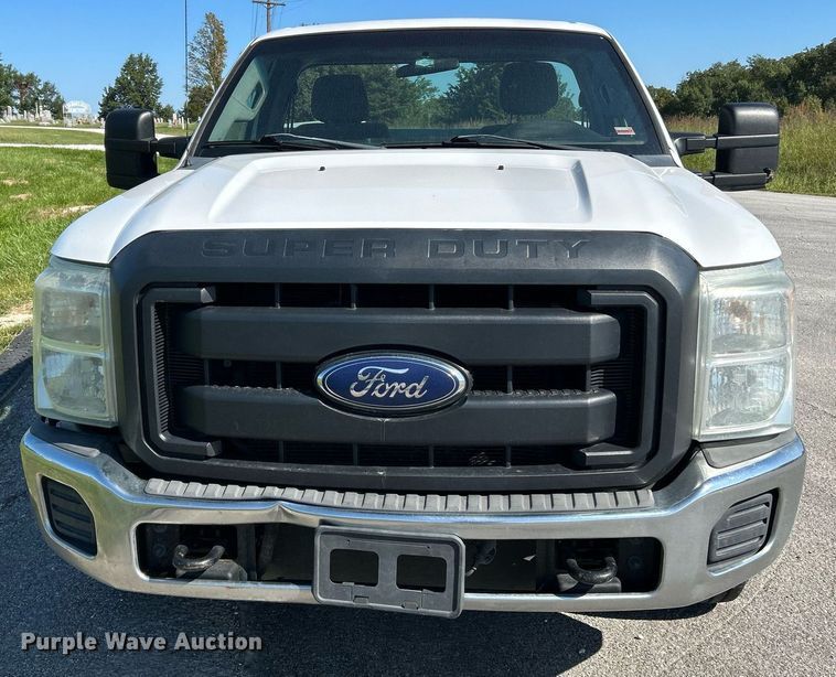 image for item NQ9792 2014 Ford F250  Super Duty XL  utility bed pickup truck